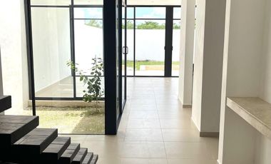 CASA EN VENTA MERIDA, CONKAL, PRIVADA NADIRA, ENTREGA INMEDIATA.