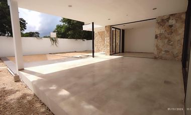 CASA EN VENTA MERIDA, KOMCHEN, PRIVADA NORTEMERIDA, ENTREGA INMEDIATA.