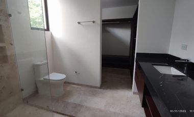 CASA EN VENTA MERIDA, KOMCHEN, PRIVADA NORTEMERIDA, ENTREGA INMEDIATA.