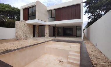 CASA EN VENTA MERIDA, KOMCHEN, PRIVADA NORTEMERIDA, ENTREGA INMEDIATA.