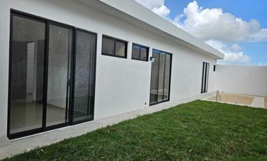 CASA EN VENTA MERIDA, CHOLUL, PRIVADA MORERA, MOD. 1 PLANTA, ENTREGA INMEDIATA.