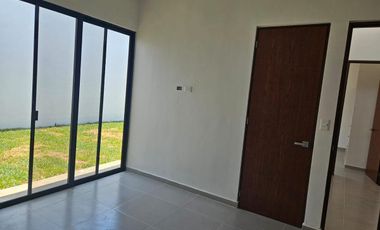 CASA EN VENTA MERIDA, CHOLUL, PRIVADA MORERA, MOD. 1 PLANTA, ENTREGA INMEDIATA.
