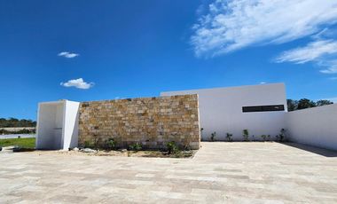 CASA EN VENTA MERIDA, CHOLUL, PRIVADA MORERA, MOD. 1 PLANTA, ENTREGA INMEDIATA.