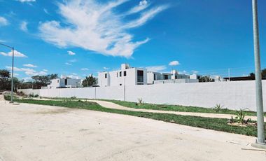 CASA EN VENTA MERIDA, CHOLUL, PRIVADA MORERA, MOD. 1 PLANTA, ENTREGA INMEDIATA.