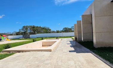 CASA EN VENTA MERIDA, CHOLUL, PRIVADA MORERA, MOD. 1 PLANTA, ENTREGA INMEDIATA.