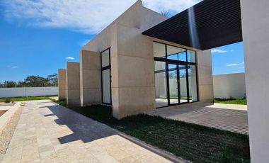 CASA EN VENTA MERIDA, CHOLUL, PRIVADA MORERA, MOD. 1 PLANTA, ENTREGA INMEDIATA.