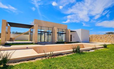 CASA EN VENTA MERIDA, CHOLUL, PRIVADA MORERA, MOD. 1 PLANTA, ENTREGA INMEDIATA.