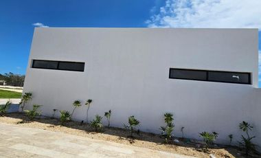 CASA EN VENTA MERIDA, CHOLUL, PRIVADA MORERA, MOD. 1 PLANTA, ENTREGA INMEDIATA.