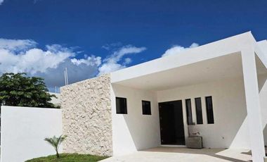 CASA EN VENTA MERIDA, CHOLUL, PRIVADA MORERA, MOD. 1 PLANTA, ENTREGA INMEDIATA.