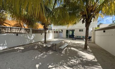 CASA EN VENTA MERIDA, PLAYA CHICXULUB EN 3RA FILA, MOD. ARENA AMUEBLADA, LISTA.