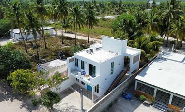 CASA EN VENTA MERIDA, PLAYA CHICXULUB EN 3RA FILA, MOD. ARENA AMUEBLADA, LISTA.