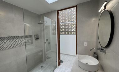 CASA EN VENTA MERIDA, PLAYA CHICXULUB EN 3RA FILA, MOD. ARENA AMUEBLADA, LISTA.