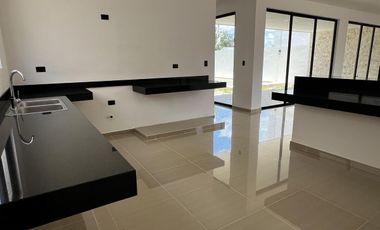 CASA EN VENTA MERIDA, FRACCIONAMIENTO SAN DIEGO CUTZ, MODELO 3, LISTA.