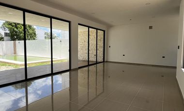 CASA EN VENTA MERIDA, FRACCIONAMIENTO SAN DIEGO CUTZ, MODELO 3, LISTA.