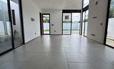 CASA EN VENTA MERIDA, CONKAL, PRIVADA SILVESTA, MOD. PALMA, PREVENTA A 6 MESES.