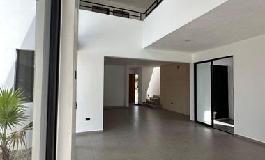 CASA EN VENTA MERIDA, CONKAL, PRIVADA SILVESTA, MOD. PALMA, PREVENTA A 6 MESES.