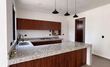 CASA EN VENTA MERIDA, CONKAL, PRIVADA SILVESTA, MOD. PALMA, PREVENTA A 6 MESES.