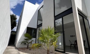 CASA EN VENTA MERIDA, CONKAL, PRIVADA SILVESTA, MOD. PALMA, PREVENTA A 6 MESES.
