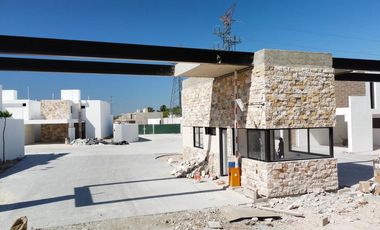 CASA EN VENTA MERIDA, TEMOZON NORTE, PRIVADA ADAREA, MOD. 279, FEB 2026.