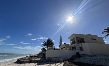 CASA EN VENTA MERIDA, TELCHAC PUERTO, FRENTE AL MAR, EQUPADA, ENTREGA INMEDIATA