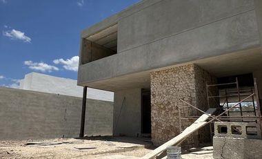 CASA EN VENTA MERIDA, PRIVADA PRADERAS DEL MAYAB, SOANA 2, A 3 MESES.