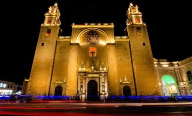 VENTA/RENTA EDIFICIO COMERCIAL TORRE, EN CENTRO HISTORICO DE MERIDA, LISTO