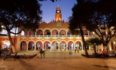 VENTA/RENTA EDIFICIO COMERCIAL TORRE, EN CENTRO HISTORICO DE MERIDA, LISTO