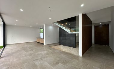 CASA EN VENTA MERIDA, TEMOZON NORTE, PRIVADA SOLUNA RESIDENCIAL, BETRIA, LISTA.