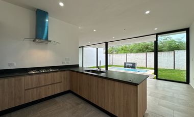 CASA EN VENTA MERIDA, TEMOZON NORTE, PRIVADA SOLUNA RESIDENCIAL, BETRIA, LISTA.