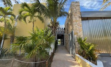 CASA EN VENTA MERIDA, TELCHAC PUERTO, FRENTE AL MAR, EQUIPADA, LISTA.