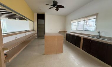 CASA EN VENTA MERIDA, TELCHAC PUERTO, FRENTE AL MAR, EQUIPADA, LISTA.