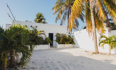 CASA EN VENTA MERIDA, PLAYA CHELEM A 250 MTS DEL MAR, CASA BOMBON, LISTA.