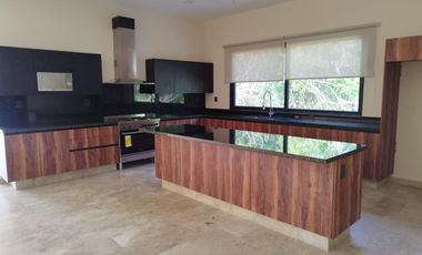 CASA EN VENTA MERIDA, YUCATAN COUNTRY CLUB, KILIL, FRENTE AL CENOTE, LISTA.