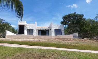 CASA EN VENTA MERIDA, YUCATAN COUNTRY CLUB, KILIL, FRENTE AL CENOTE, LISTA.