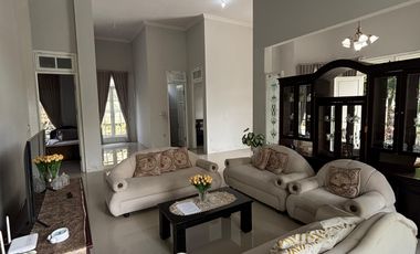 BU, Nego Keras ,Di Jual Rumah Siap Huni Luas Konsep Villa Tengah Kota Blitar