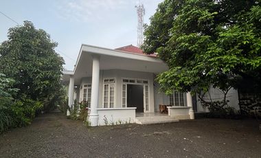BU, Nego Keras ,Di Jual Rumah Siap Huni Luas Konsep Villa Tengah Kota Blitar