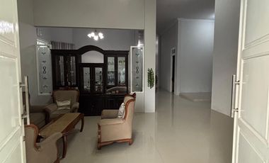 BU, Nego Keras ,Di Jual Rumah Siap Huni Luas Konsep Villa Tengah Kota Blitar