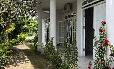 BU, Nego Keras ,Di Jual Rumah Siap Huni Luas Konsep Villa Tengah Kota Blitar