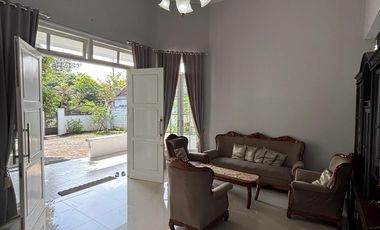 BU, Nego Keras ,Di Jual Rumah Siap Huni Luas Konsep Villa Tengah Kota Blitar