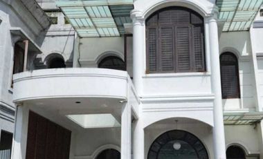 Dijual Cepat Rumah Cantik 3 Lantai Lokasi Strategis Di Medan