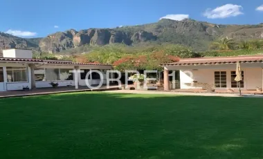 Casa en venta en Santo Domingo Ocotitlán, Tepoztlán, Morelos