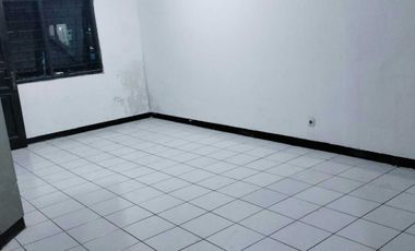 Rumah sewaan murah di komplek Margawangj