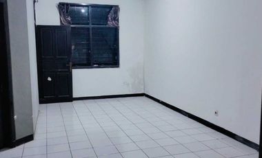 Rumah sewaan murah di komplek Margawangj