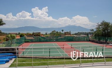 CASA EN VENTA EN FRACC. PRIVADO EN CHAPALA