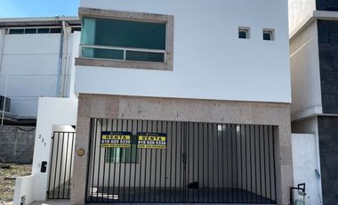 En Privada Casa en Venta Cumbres Elite
