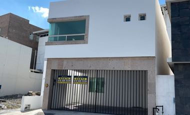 En Privada Casa en Venta Cumbres Elite