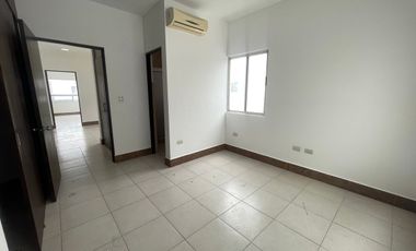 En Privada Casa en Venta Cumbres Elite