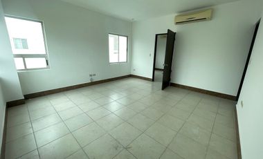 En Privada Casa en Venta Cumbres Elite