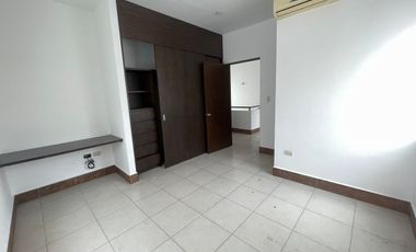 En Privada Casa en Venta Cumbres Elite