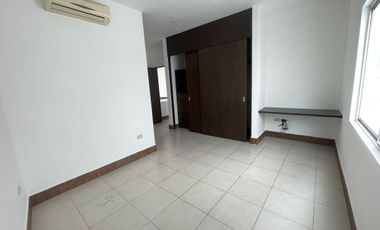 En Privada Casa en Venta Cumbres Elite